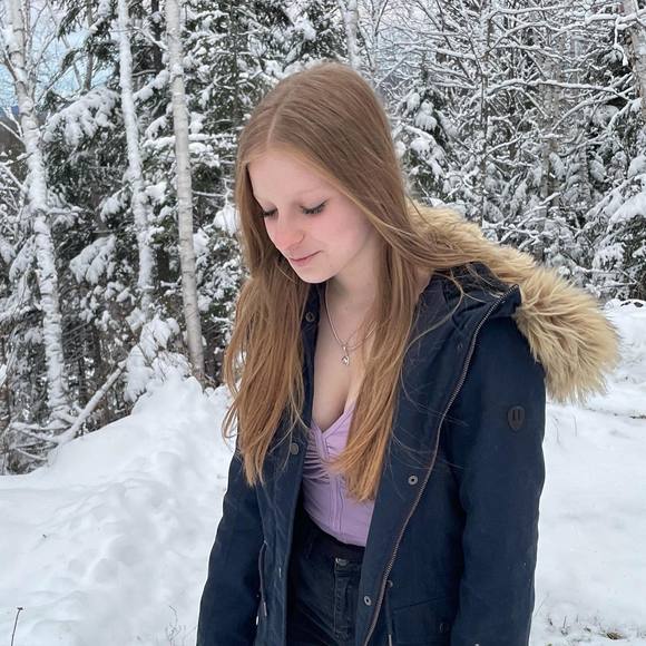 Meet your Posher, Sarah - Picture 1 of 1